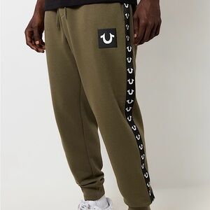 $109 TRUE RELIGION Logo Tape Trim Joggers Sweatpants Mens Large Kalamata NWT